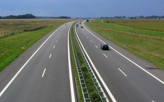 Часть трассы Киев – Чоп перекрыли: водителям показали схему объезда