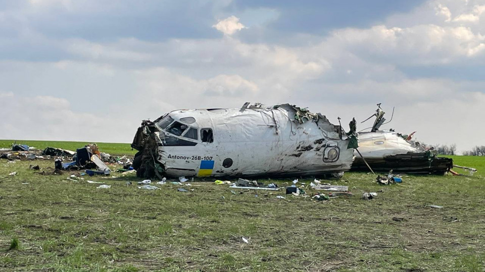 Опублікували відео літака Ан-26, що впав на Запоріжжі