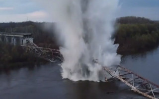 В Чернигове уничтожили сверхмощную авиабомбу: появилось видео