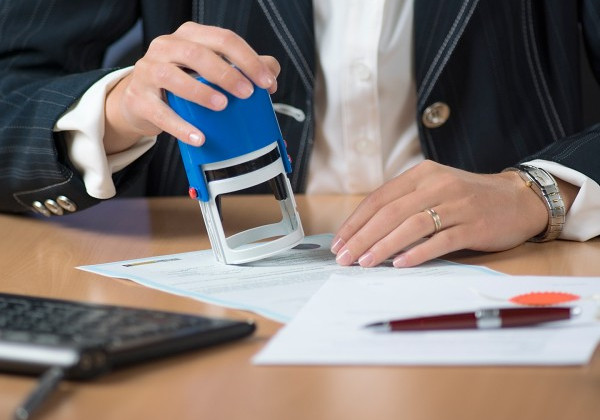 У «Слузі народу» пропонують спростити на час війни процедуру встановлення юридичних фактів народження та смерті