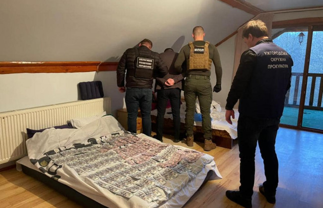 Відправляли до Словаччини чоловіків за 13,5 тис. доларів: розкрито схему