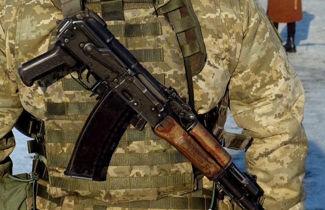 У «Слузі народу» пропонують Раді звільняти з-під варти під час війни обвинувачених в умисному вбивстві для служби у війську