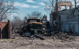 В сети показали улицы Киевщины до и после того, как там побывал «русский мир»