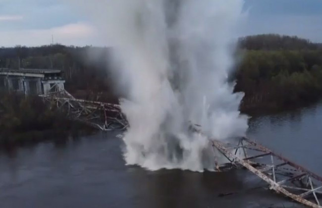 В Чернигове уничтожили сверхмощную авиабомбу: появилось видео