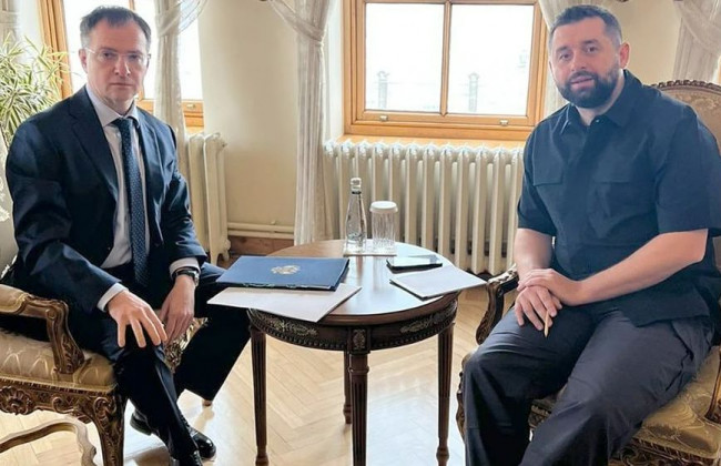 Переговоры Украины и РФ: Мединский и Арахамия провели серию разговоров