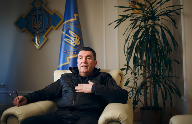 Алексей Данилов рассказал, будут ли санкции к чиновникам и депутатам, которые уехали из страны во время войны