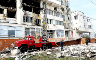 Появились новые фото и видео с места ракетного обстрела в Одессе