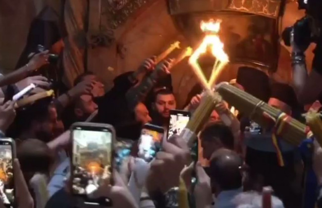 В храме Гроба Господня в Иерусалиме сошел Благодатный огонь, видео