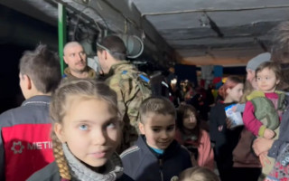 «Хочется домой, хочется солнце увидеть», — дети из подвалов «Азовстали» в Мариуполе, видео