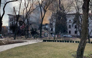 У Маріуполі окупанти скидають тіла вбитих жителів міста у 300-метрову траншею, — радник мера