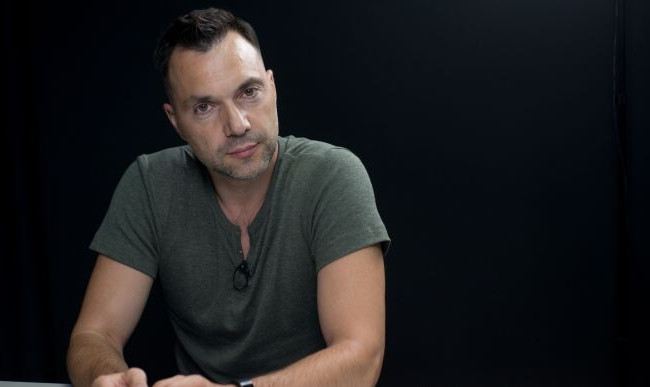 Заказывали столики в столичных ресторанах: оккупанты надеялись на легкий захват Киева, — Арестович