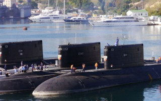 Россия выпускает ракеты по Украине с четырех подводных лодок, — СМИ