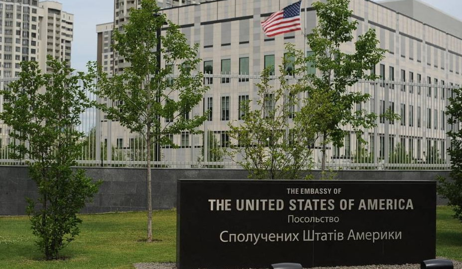 США пока не готовы возвращать посольство в Киев — СМИ