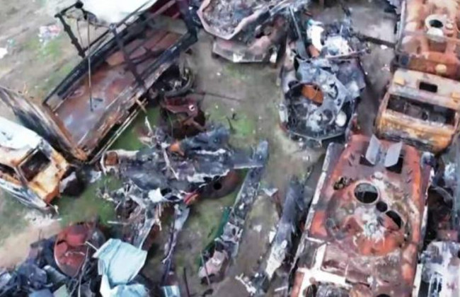В Буче показали «кладбище» разбитой бронетехники оккупантов, видео