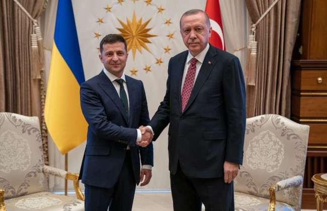 Гарантии безопасности и эвакуация из Мариуполя: Зеленский провел переговоры с Эрдоганом