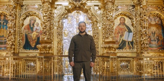 Зеленський привітав українців із Великоднем у Софії Київській: відео