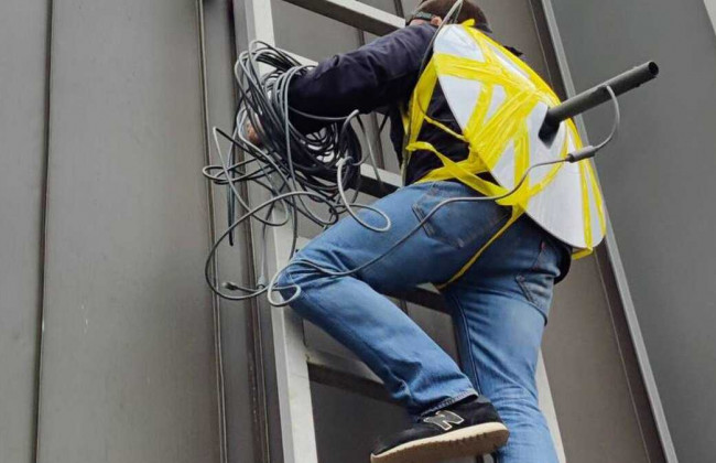 В Буче устанавливают оборудование для Интернета Starlink