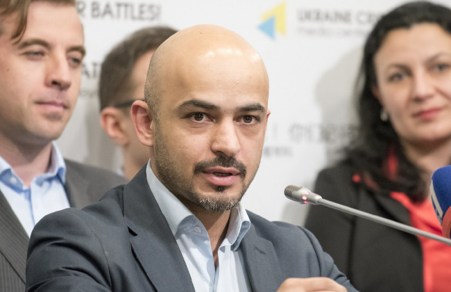 Бесплатная «растаможка» авто будет ограничена уже с 25 апреля, а затем и ввоз «гуманитарной помощи» в виде мобильных телефонов