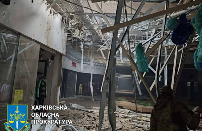 В Харькове из-за обстрела повреждены торговый центр и жилые дома вблизи
