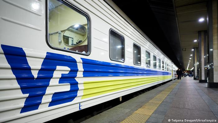 Протягом години під обстріл попали 5 залізничних станцій в центральній та західній Україні