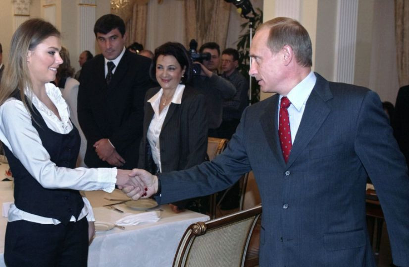 СМИ сообщили, почему США не вводят санкции против Кабаевой