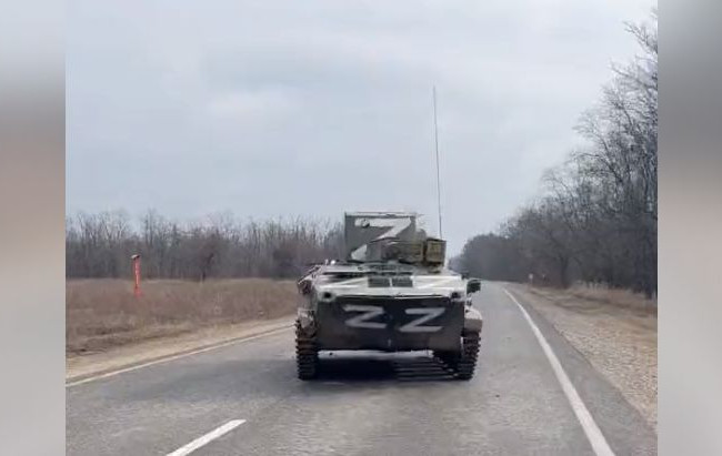 Оккупанты «подарили» ВСУ свой БТР-Д: видео