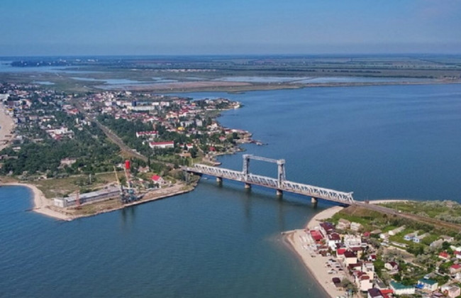 Мост на Затоку пострадал из-за удара ракеты, фото