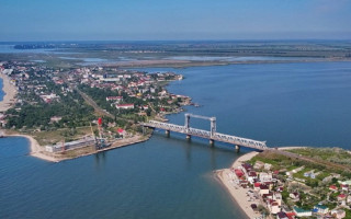 Мост на Затоку пострадал из-за удара ракеты, фото