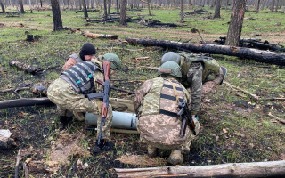 «Довше їхали, ніж воювали», —під Києвом зачищають ліс від залишків артилерії окупантів з Бурятії, фото