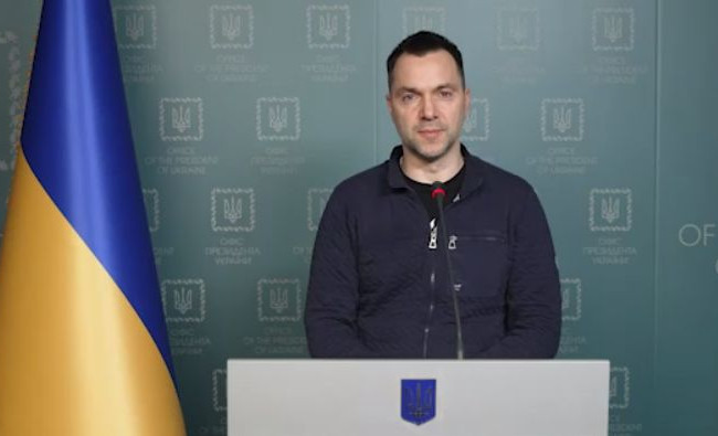 Арестович заявил, что РФ пытается наступать на Кривой Рог, но несет потери