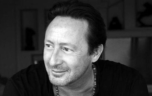Джулиан Леннон, сын одного из основателей группы Beatles, посвятил песню Imagine Украине, видео