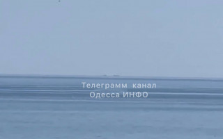 У берегов Одессы заметили подозрительные корабли: видео
