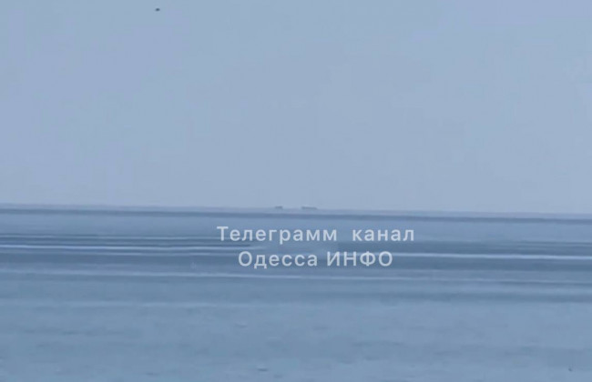 У берегов Одессы заметили подозрительные корабли: видео
