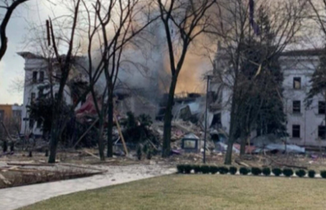Появилось видео из Мариуполя, снятое после бомбардировки драмтеатра