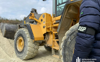 На Львівщині ДБР проводить обшуки у родичів Медведчука та Козака, фото