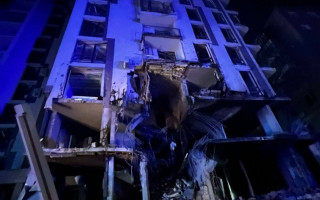 Опубликовано видео разрушенных домов в результате ракетного удара по Киеву