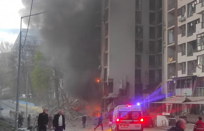 В результате ракетного удара по дому в Киеве погибла журналистка