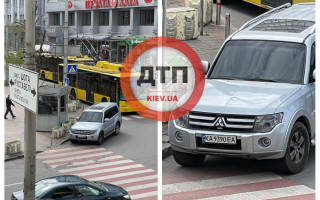 В Киеве «герой парковки» парализовал движение троллейбусов