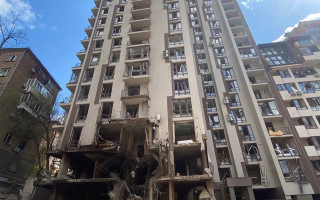 Как выглядит дом в Киеве после обстрела: новые фото и видео