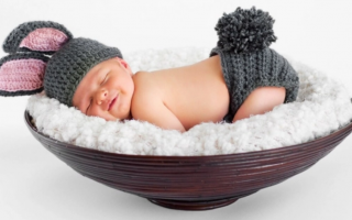 Як українцям зареєструвати новонароджену дитину за кордоном: деталі