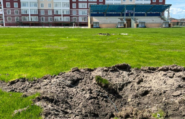 Вспахали на стадионе символ «V»: президент УАФ показал последствия «русского мира» под Киевом, фото и видео