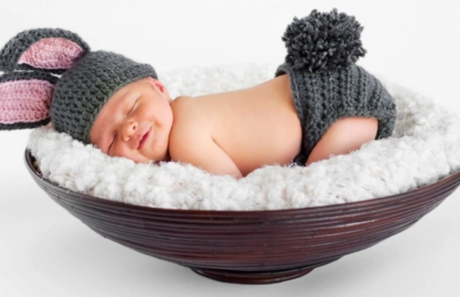 Як українцям зареєструвати новонароджену дитину за кордоном: деталі