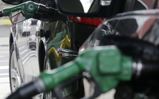 По 2 часа в очередях на АЗС: нардеп рассказал, когда закончится «топливный кризис» в Украине