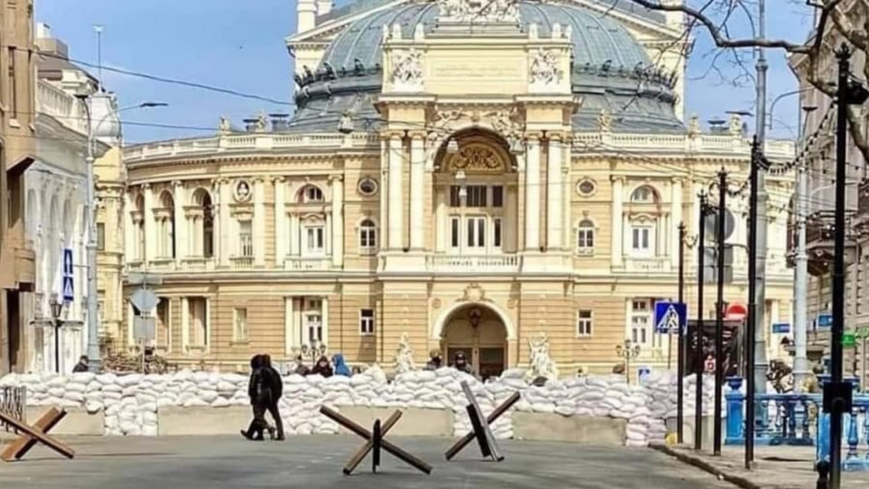 В Одессе ракетный удар: повреждена взлетно-посадочная полоса Одесского аэропорта