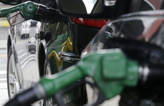 По 2 часа в очередях на АЗС: нардеп рассказал, когда закончится «топливный кризис» в Украине