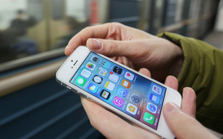 «Подарок сделала», — ребенок из Чечни записал видео на украденный в Мариуполе телефон