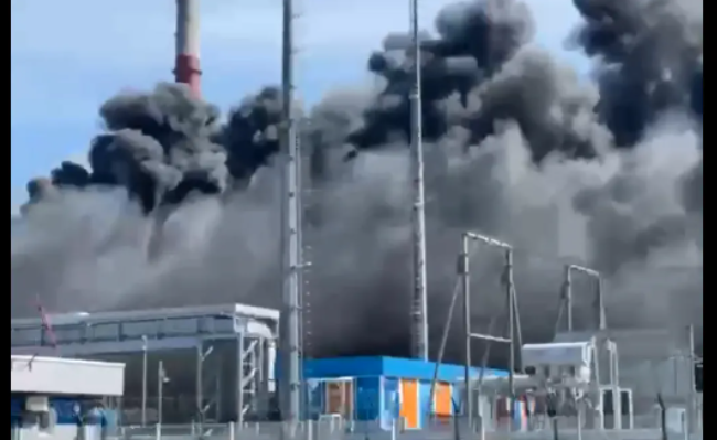 На Сахалине загорелась ГРЭС-2: кадры масштабного пожара