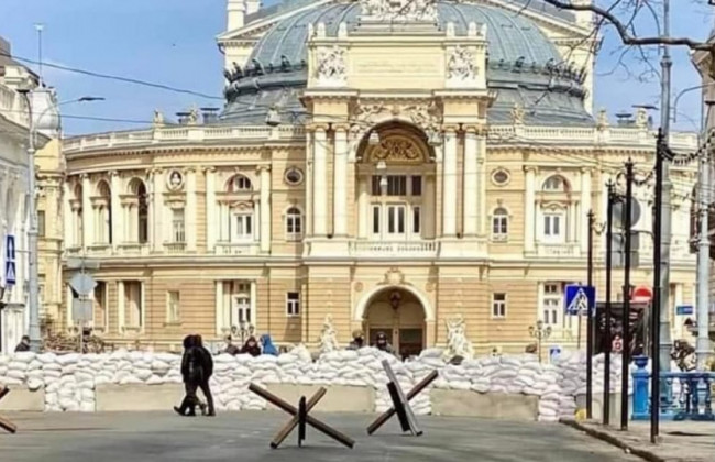 В Одессе ракетный удар: повреждена взлетно-посадочная полоса Одесского аэропорта