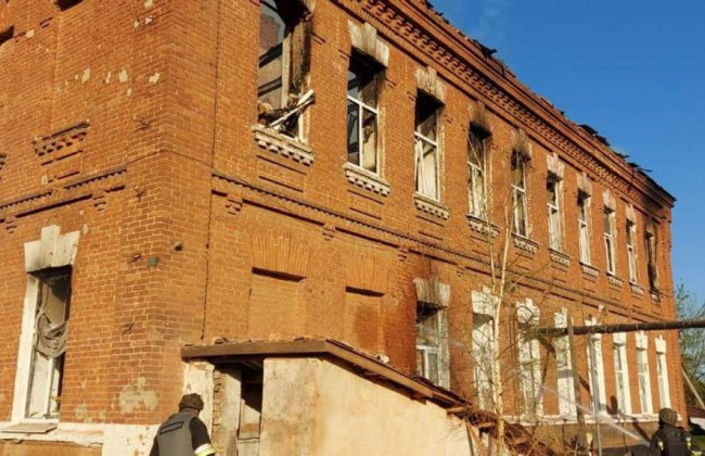 На Харківщині окупанти обстріляли школу, яка пережила дві світові війни: фото