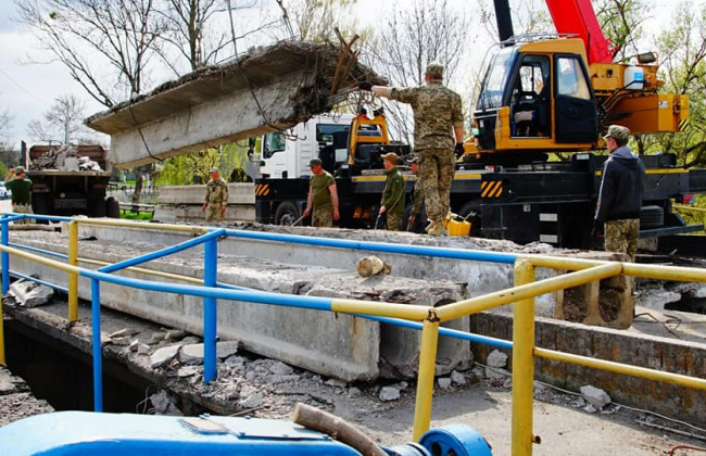 На Київщині відкрили автомобільний рух на ще одному тимчасовому мосту, фото